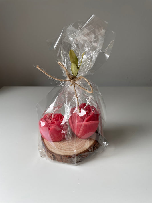 Vela rosa sobre madera (2unidades)