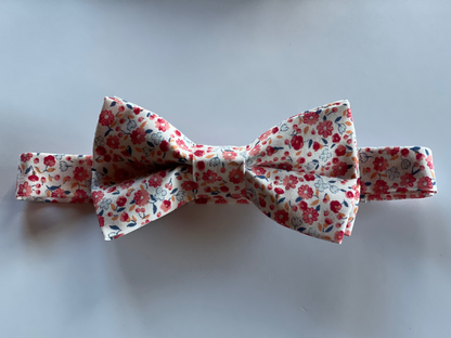 Pajarita flores vino