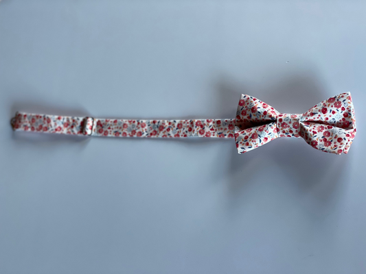 Pajarita flores vino